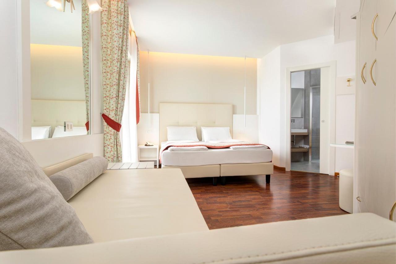 Hotel Cavalieri Palace & Suites Lido di Jesolo Eksteriør billede