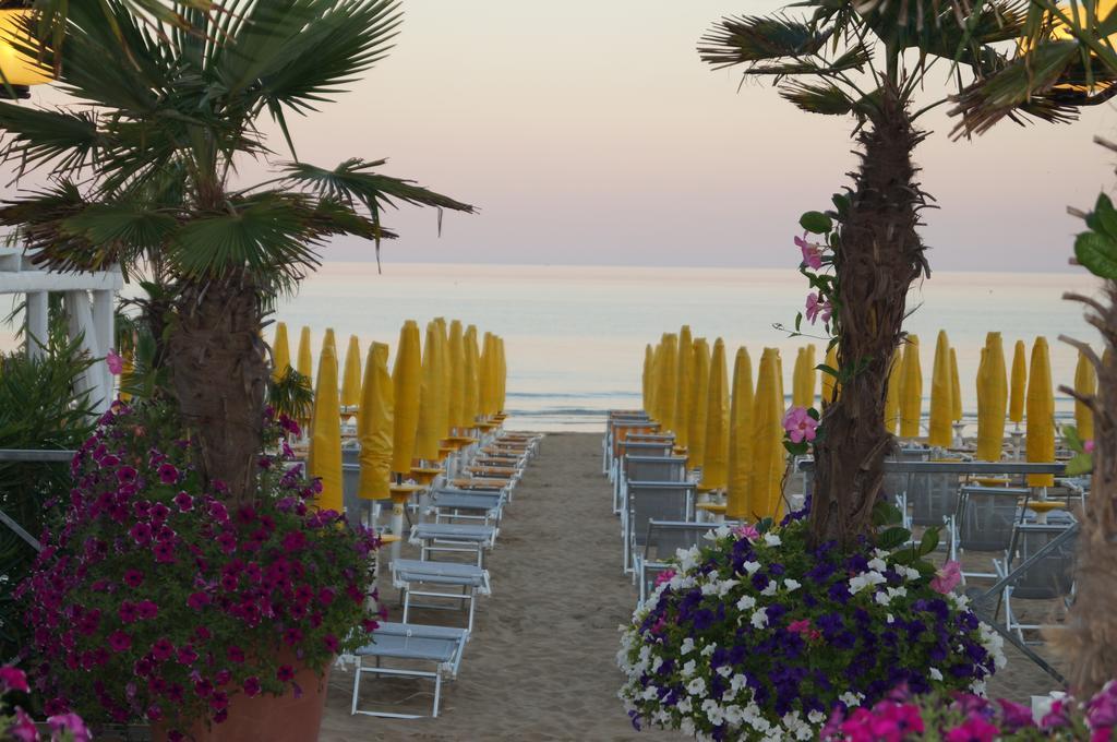 Hotel Cavalieri Palace & Suites Lido di Jesolo Eksteriør billede